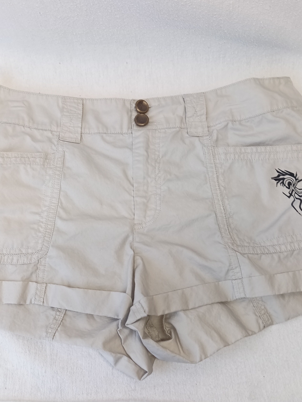Lightweight Beige-Cream Roll-Cuff Shorts with Detail On Front Pockets